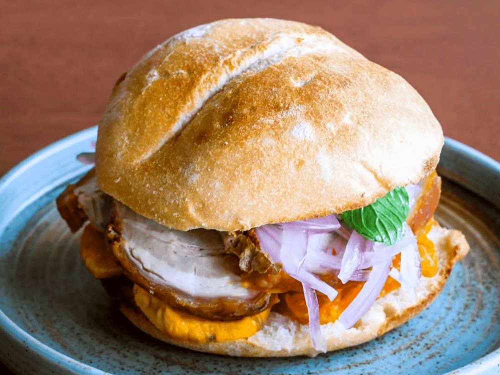 Pan con Chicharrón